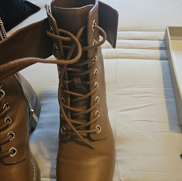 Michael Khors boots size 8 - Picture 9 of 13